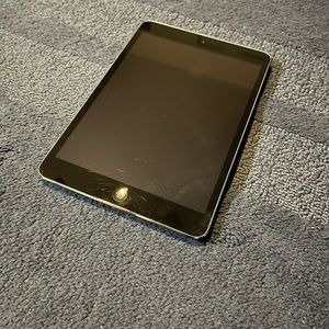 iPad Mini 2 16 GB, always in case, tiny minute scratch on one corner. Space gray